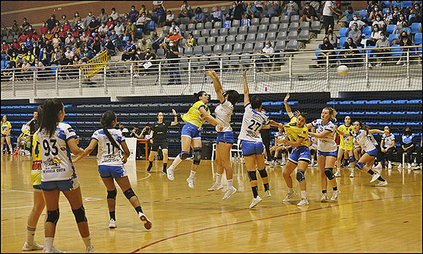 Balonmano: El CB Torrevieja Salud Mare Nostrum empata a 19 puntos con el Carballal