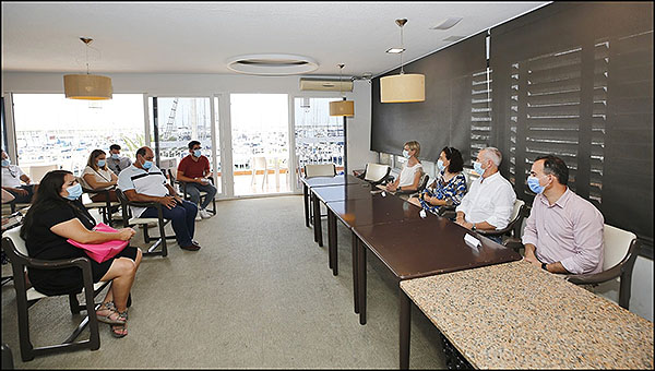 El Comité de Empresa del Hospital Universitario de Torrevieja se reúne con Alcaldes y concejales del departamento 22.