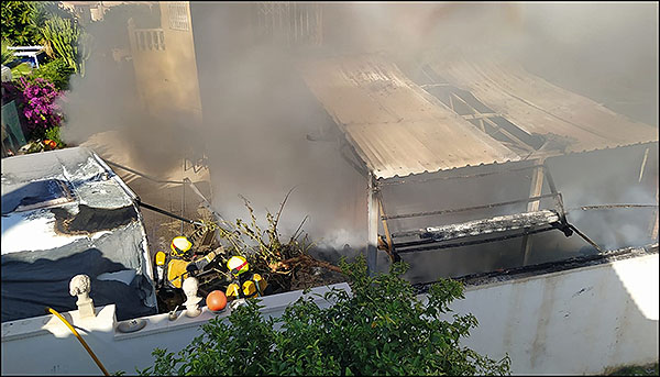 Última hora: Aparatoso incendio en la Urbanización «El Chaparral» sin víctimas