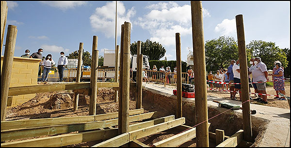La próxima semana finalizan las obras de construcción de una pasarela accesible en la urbanización doña inés