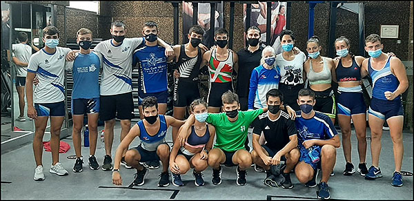 El equipo de cadetes de remo realiza una sesión especial antes del Campeonato de España de Remo de Mar