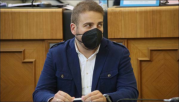 Adrián Ballester renuncia a su acta de diputado provincial y será sustituido por Teresa Mª Belmonte