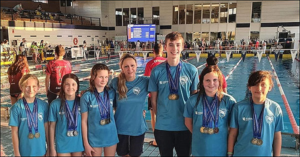 El Club Natación «Alfa Torrevieja» triunfa en el Campeonato Autonómico Alevín de Invierno en Alzira