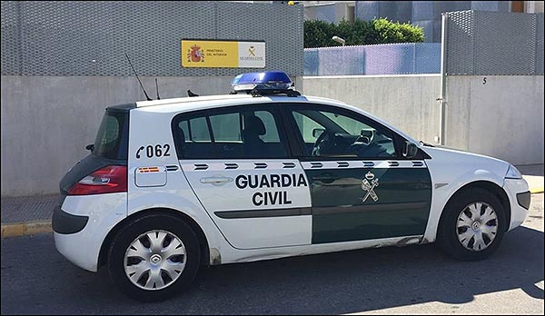 La Guardia Civil de Torrevieja detiene a dos varones por estafar en la compra de más de 54 toneladas de naranjas