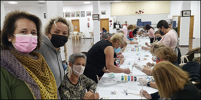 Nuestros mayores realizaron sus propias máscaras de carnaval.