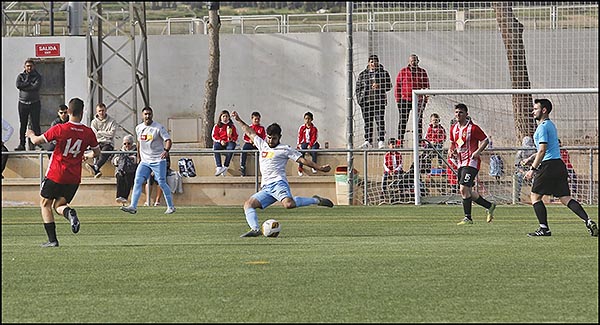 Fútbol: Montesinos y Torrevieja empatan a 2 en un derby con un tiempo para cada equipo