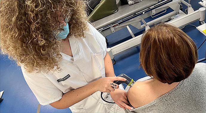 El departamento de salud de Torrevieja incorpora la fisioterapia domiciliaria para pacientes de la Unidad de Hospitalización a Domicilio