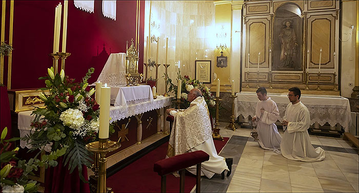 Celebrados los “Santos Oficios” del Jueves Santo en la Parroquia de la Inmaculada