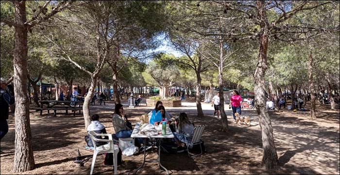Un “Día de mona” en el Área Recreativa “Eduardo Gil”