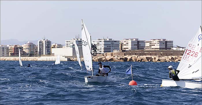 El RCN de Valencia copa el podio en el Autonómico Optimist B celebrado en el RCN de Torrevieja
