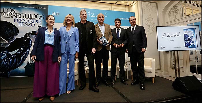 Presentado en Madrid el último Premio «Azorín»,  la novela «Los perseguidos» de Fernando Benzo.