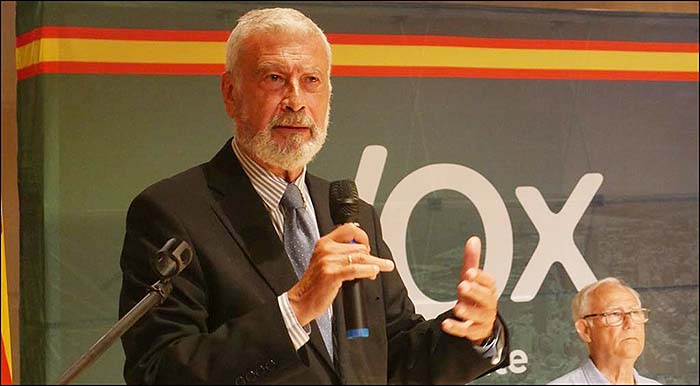 Vox abordó la gestión sanitaria del Hospital de Torrevieja en un acto político en el Auditorio