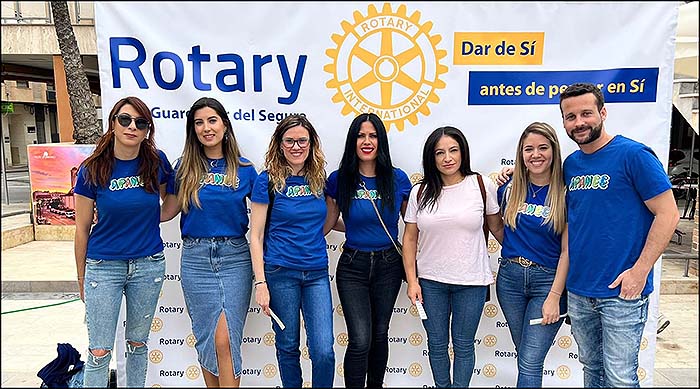El Rotary Club realiza un sorteo a favor de Apanee, dentro la XI Fiesta del Motor Clásico en Guardamar