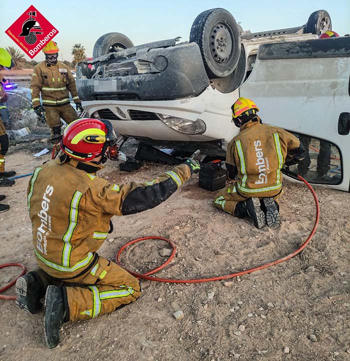 Fallece una persona en el accidente de una furgoneta en Campoamor