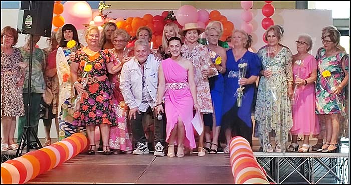La moda de “Mini Preus” triunfa en la pasarela de Centro Municipal de Ocio.