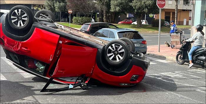 Última hora: Aparatoso accidente de tráfico en la Ronda Ricardo Lafuente de Torrevieja