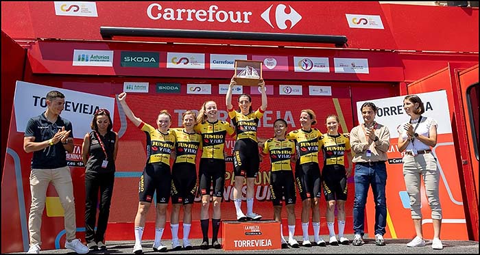 Torrevieja capital del ciclismo nacional con la salida de La Vuelta Femenina.