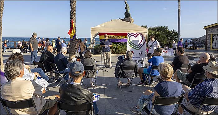 La confluencia de Izquierda Unida, Podemos y Alternativa Republicana se concentraron con motivo del 1º de Mayo.