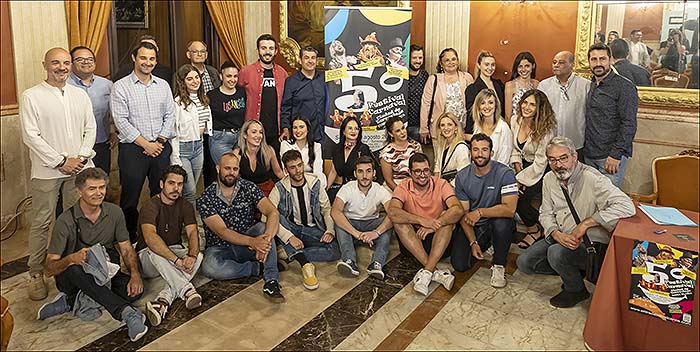 Presentado el cartel del 5º Festival de Carnaval «Ciudad de Torrevieja – Costa Blanca» a ritmo de chirigotas