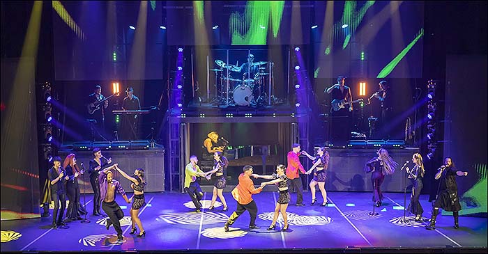 Espectacular estreno de “Cruz de navajas, lo último de Mecano» en Torrevieja.