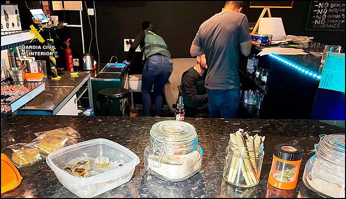 La Guardia Civil de Torrevieja desmantela 7 asociaciones de cannabis y detiene a 19 personas