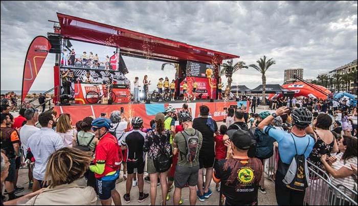 Torrevieja se viste de gala para dar la salida a La Vuelta Femenina 2023.