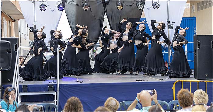 La escuela de baile “Mery Dance Academy”, deslumbró en las Hogueras Molinos del Calvario.