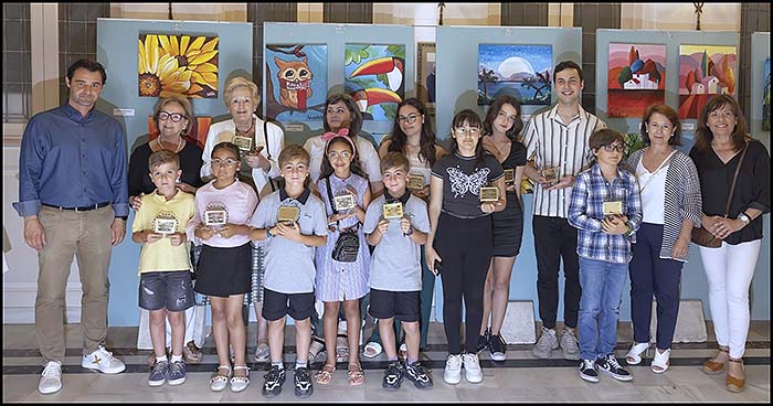 El arte de los alumnos de Teresa de Ríos, se muestra en el Casino.