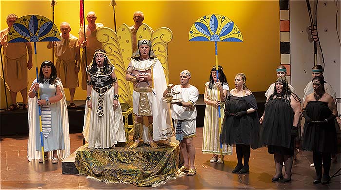 “La Corte del Faraón” llenó de buen humor el Teatro Municipal.
