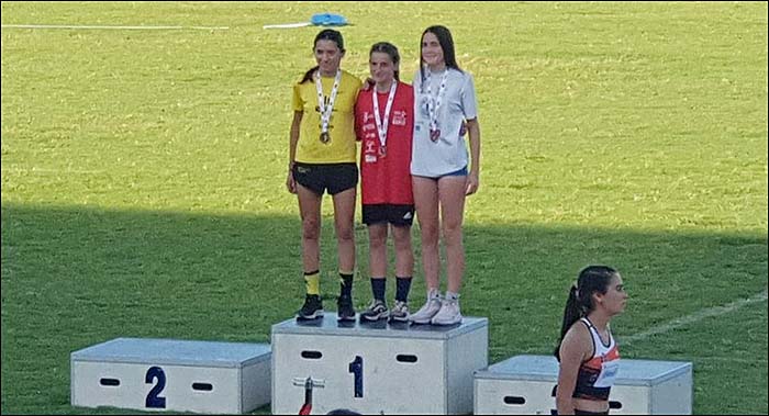 Marta Gil Soriano tercera en 1.500 metros obstáculos en el Autonómico sub16 de Denia.