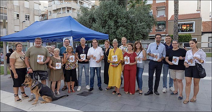 Con la instalación de una Mesa Informativa en la Plaza de Oriente, el PP inició los actos electorales del 23J en Torrevieja.