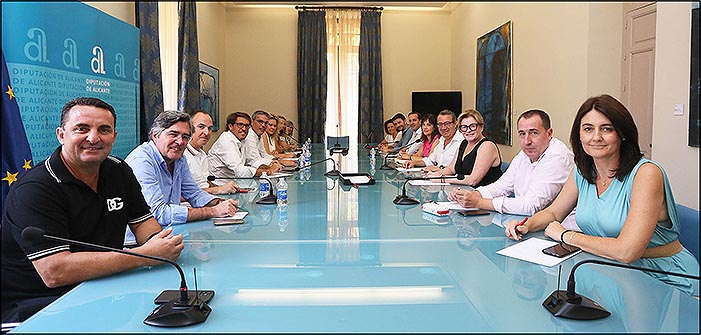 Toni Pérez configura el nuevo equipo de gobierno de la Diputación en la que dos mujeres vuelven a asumir las vicepresidencias