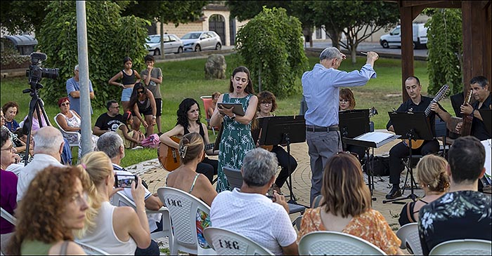 La orquesta de Cuerda Pulsada “Cecilio Gallego”, ofreció un bucólico “Concierto de Verano”
