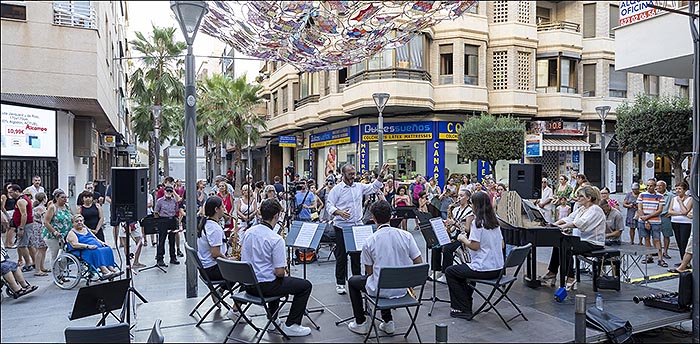 El conservatorio inauguró con un emotivo concierto la actividad “Habaneras en la calle”