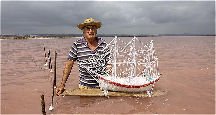 Recogida de la “cosecha” de Barcos de Sal.