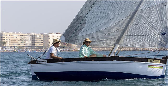 “León Dormido” ganó la Regata de Vela Latina “Virgen del Carmen”