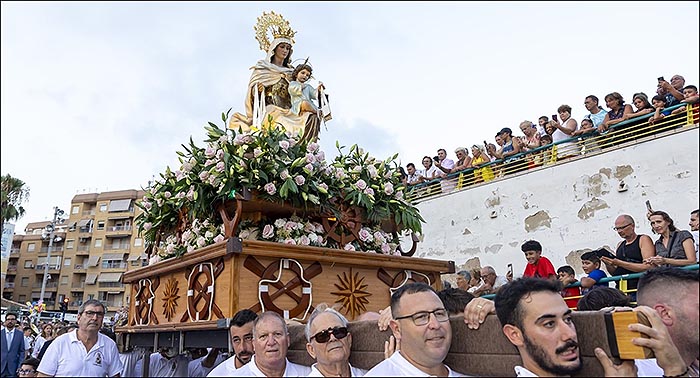Torrevieja se rindió a los pies de la Virgen del Carmen.