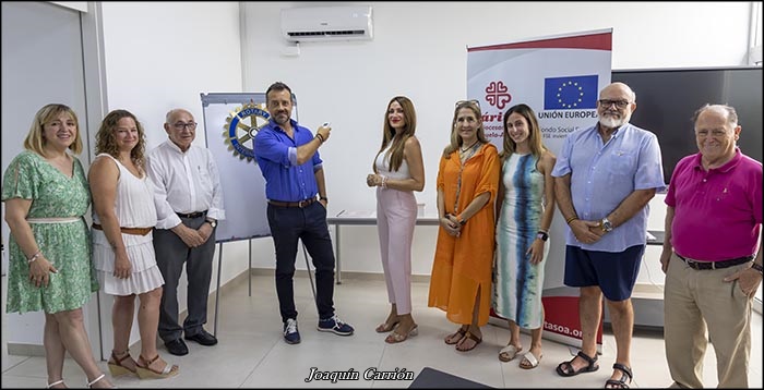 La sede de Cáritas de la Inmaculada, dispone, desde ayer,  de Aire Acondicionado gracias a Rotary Club Torrevieja
