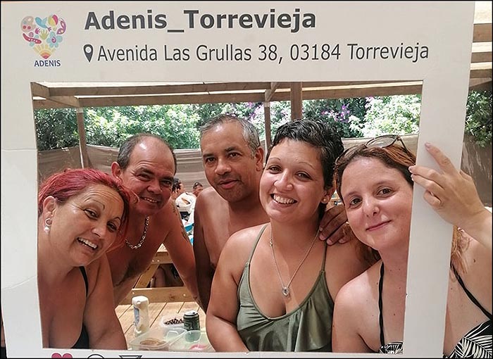 “Adenis”, celebró una Jornada de convivencia en Aquópolis Torrevieja.