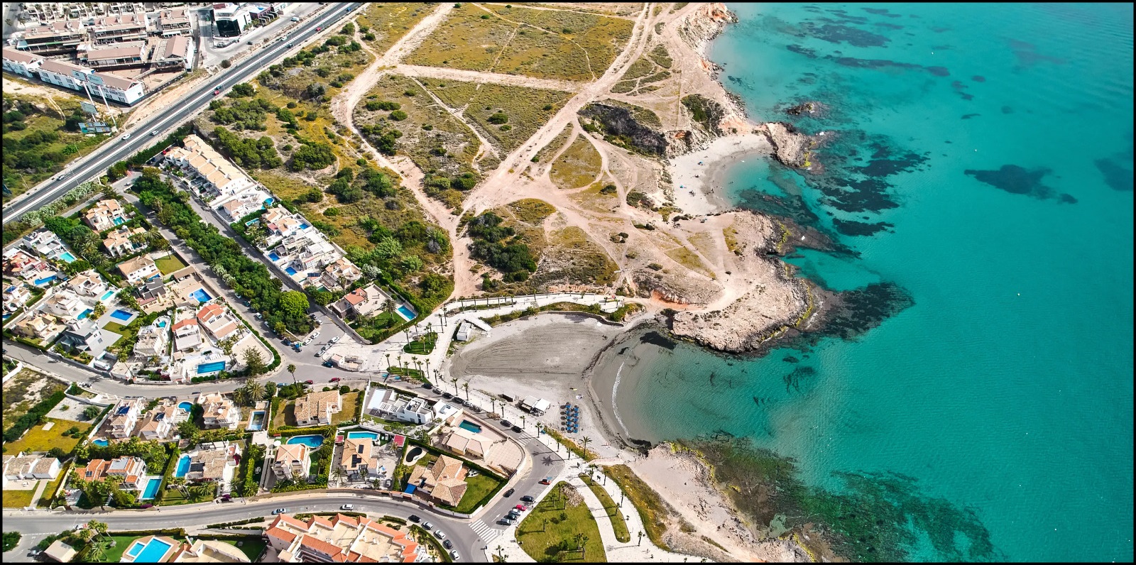 Compromís; La historia de la urbanización “cala mosca”, última ventana al mar en el término municipal de orihuela