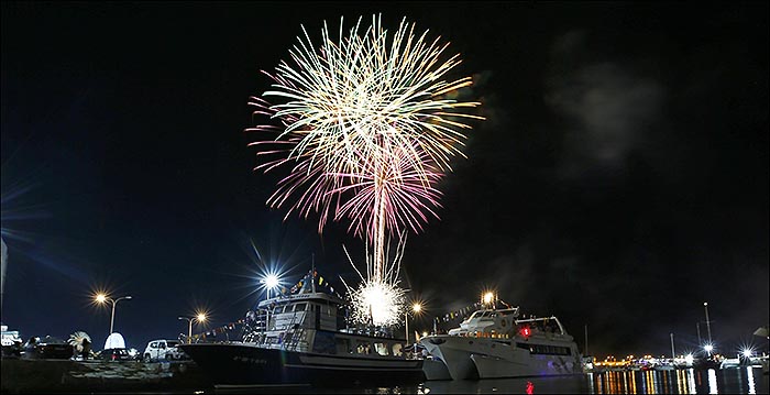 Aviso a la ciudadanía ante el disparo de castillos de fuegos artificiales en Torrevieja y La Mata con motivo de la festividad de la Virgen del Carmen.