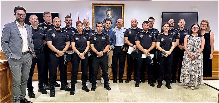 Toman posesión de sus cargos 15 policías locales. Toman posesión de sus cargos 15 policías locales.