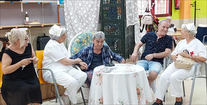 El grupo de teatro “Colorines” de la Casa de Andalucía, llenó de carcajadas la Casa de la Tercera Edad “Restituto Marroquí”.