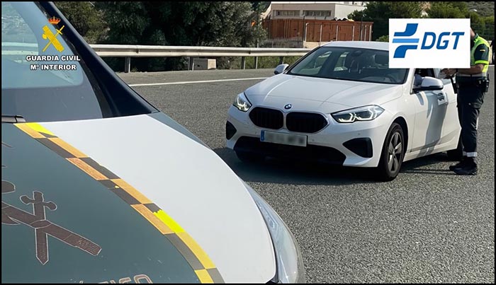 La Guardia Civil de Tráfico de Torrevieja intercepta un vehículo a 211 km/h en la AP-7 a la altura de Orihuela.