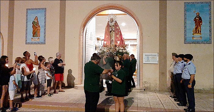 La Virgen de la Estrella Reina de los Ángeles, celebró su onomástica.