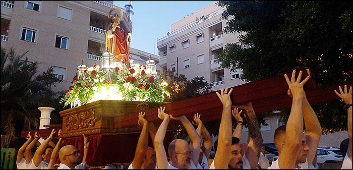 San Emigdio recorrió las calles del Barrio del Calvario, cerrando las Fiestas en su honor.