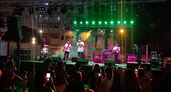 Las Fiestas de Verano de La Mata, llegan a su ecuador con el ritmo de “Los Vinilos”