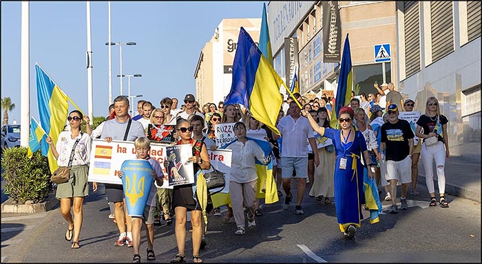 Masiva participación en la celebración del 32º Aniversario de la Independencia de Ucrania