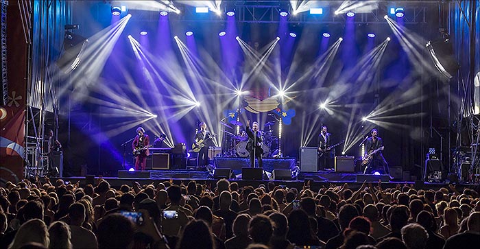 “Loquillo” conquistó “Brilla Torrevieja” con su música eterna.