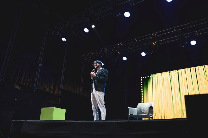 Luis Piedrahita hizo reir en “Brilla Torrevieja» con su espectáculo «Stand-Up Comedy Summer Show»